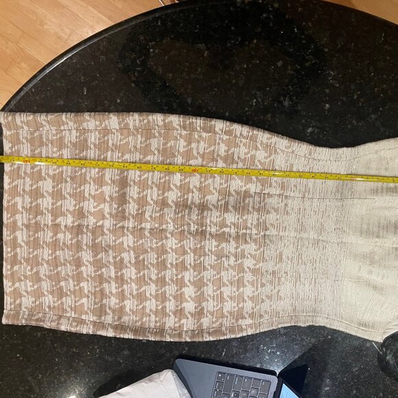 Classic MaxMara gold and cream midi darted sleeveless dress with split size 2 - Picture 14 of 16